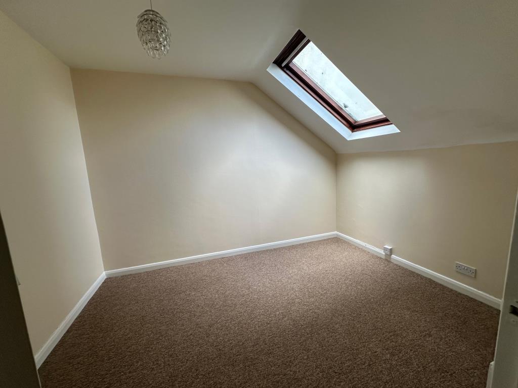 Lot: 18 - TWO-BEDROOM SEMI-DETACHED FOR INVESTMENT - Bedroom 2